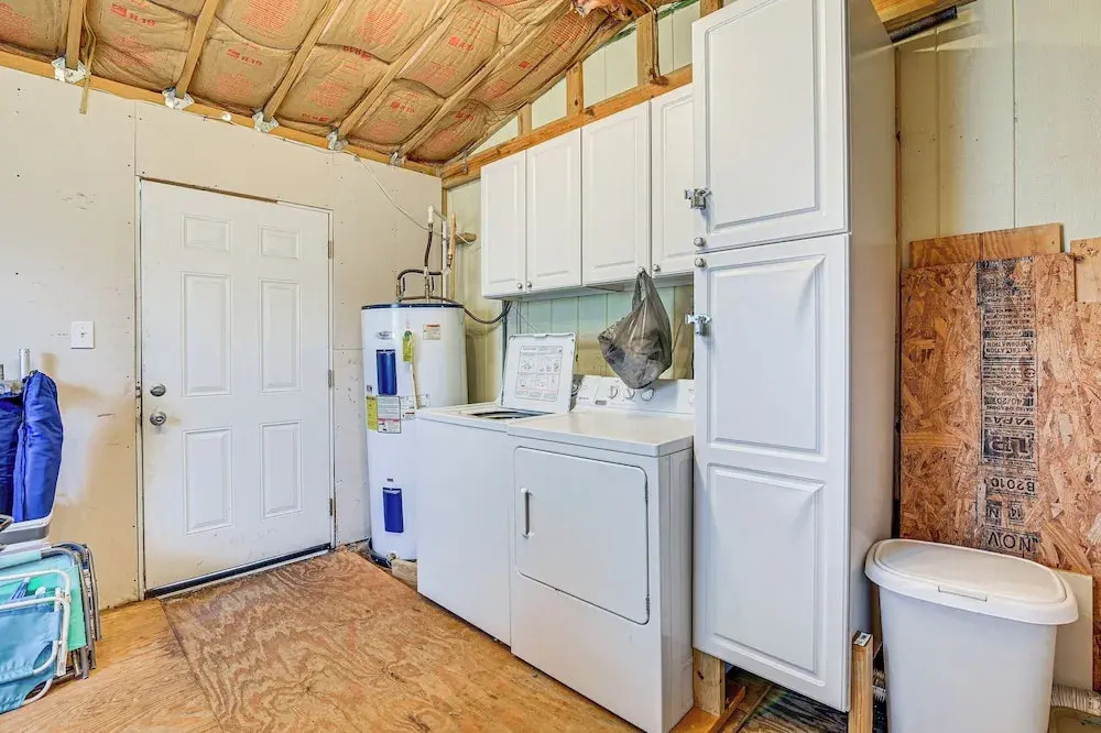 1 Mi to Surfside Beach: Coastal Cottage