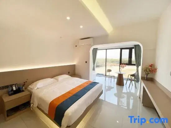 Jinghong Jiutai Hot Spring Hotel
