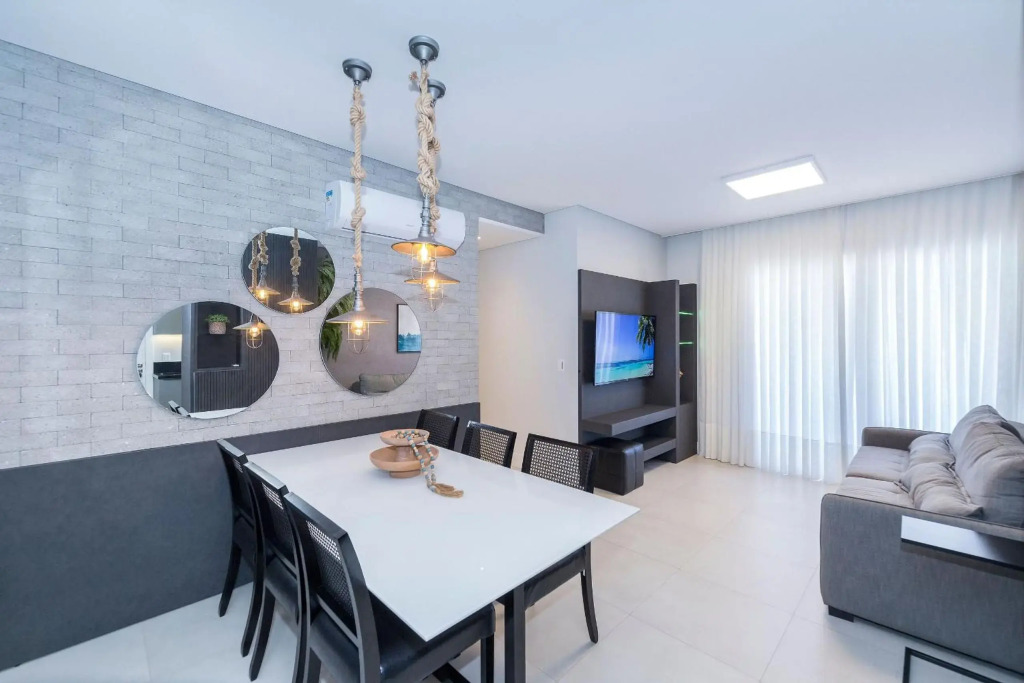 Adra 301 - Apartamento no centro de Bombinhas - Rooftop com piscina e academia - À poucos metros da praia