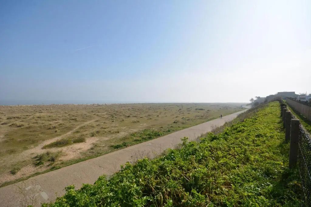 Beach Front 3 Bed Cottage and Hot Tub Kessingland