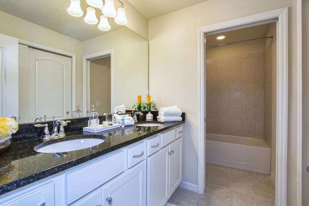 Windsor 5 Bed Townhouse w Splashpool - 3808WW
