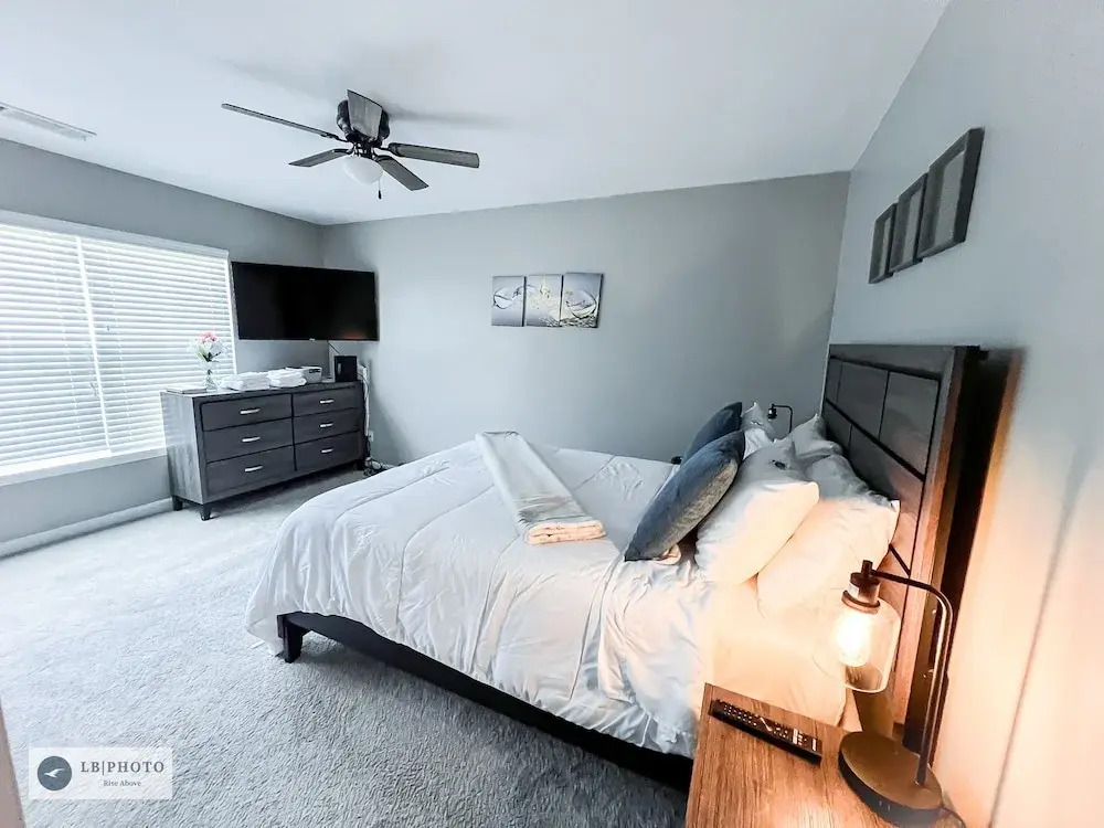 4 - Bed home, w/ Cali King Bed - 12 mins. to DTWN
