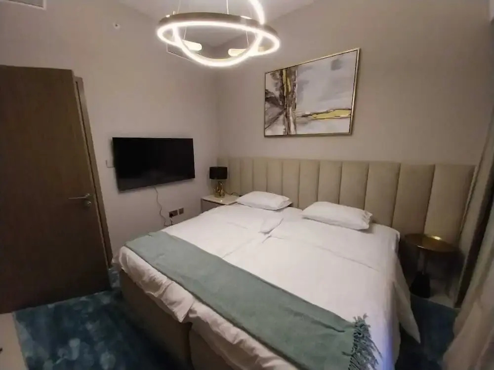 Majestic 3B Apt With Breathtaking View in Downtown