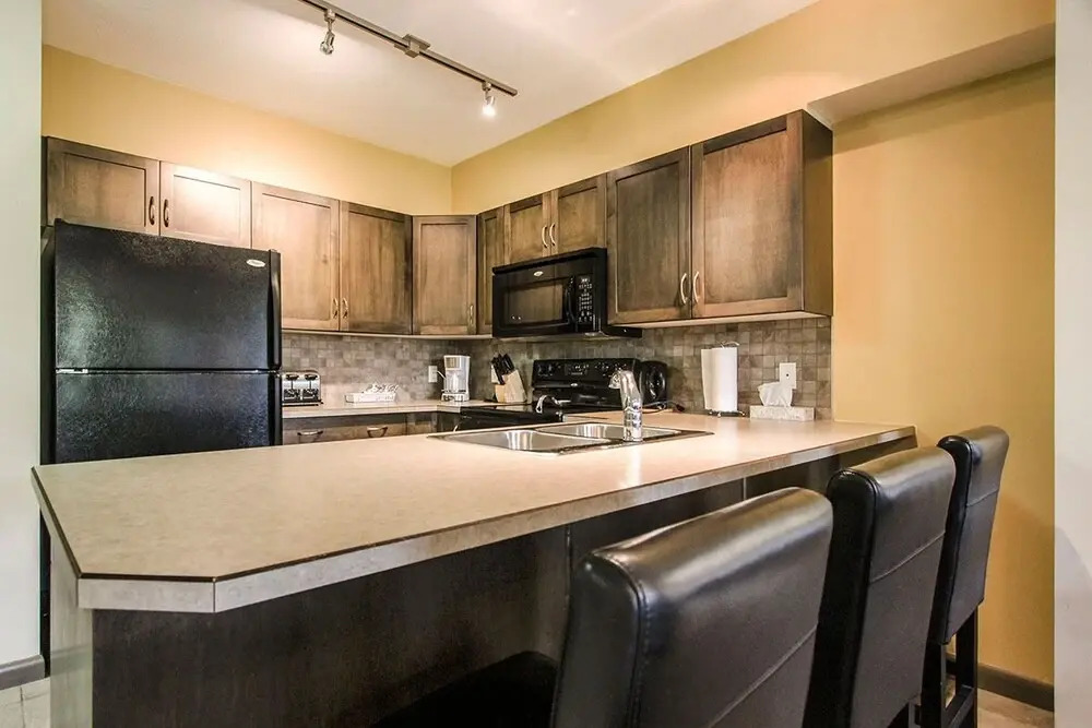 Gorgeous Two Bedroom Two Bath Plus Den by Elevator #249