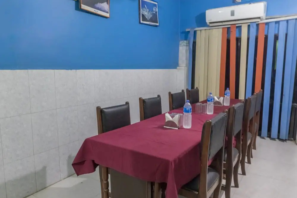 SPOT ON 617 Hotel Hemant