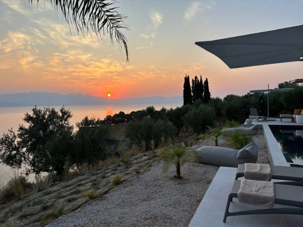 Akria Suites