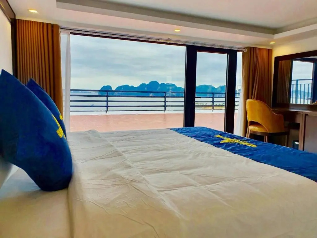 Golden Palm HaLong Hotel