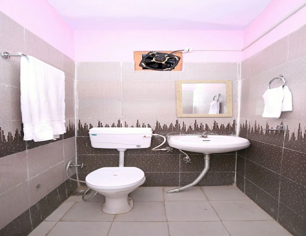 OYO 10305 Home 1 BHK Himsutra Bhattakufar
