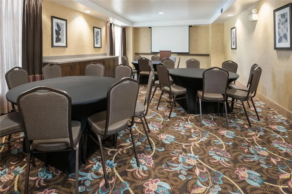 Homewood Suites Phoenix-Metro Center Hotel