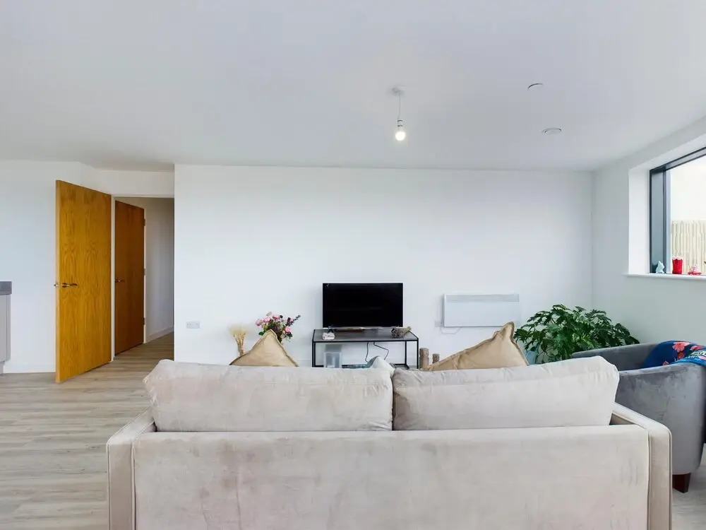 Sleek and Modern 2BD 2bath in the Heart of Salford
