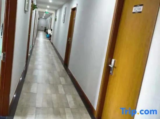 Yiju Hotel (Fuchunjiang Road)