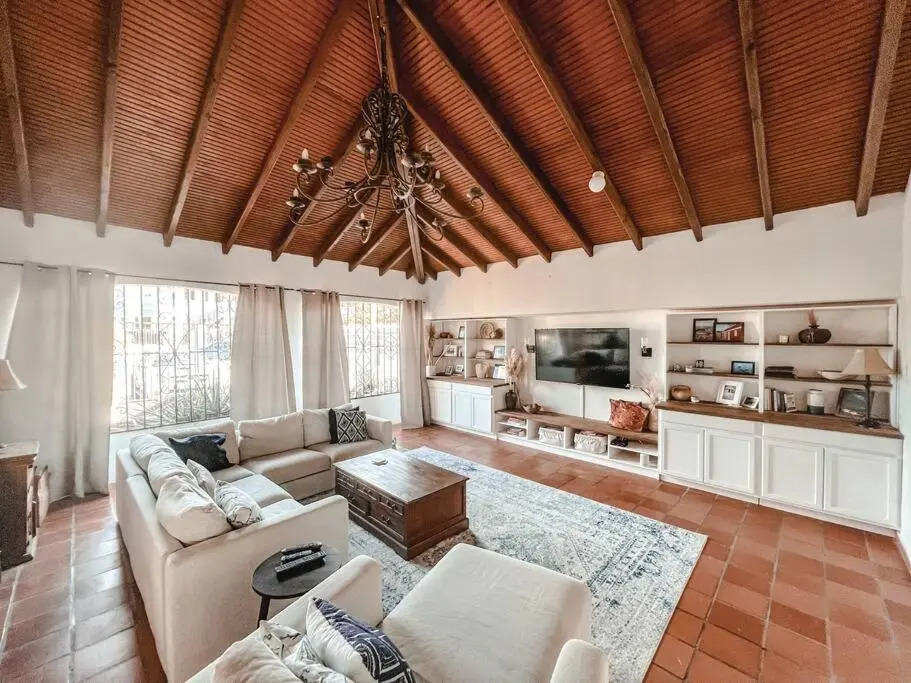 Breezy “Hacienda” w/pool - 4bed in Gated Resort