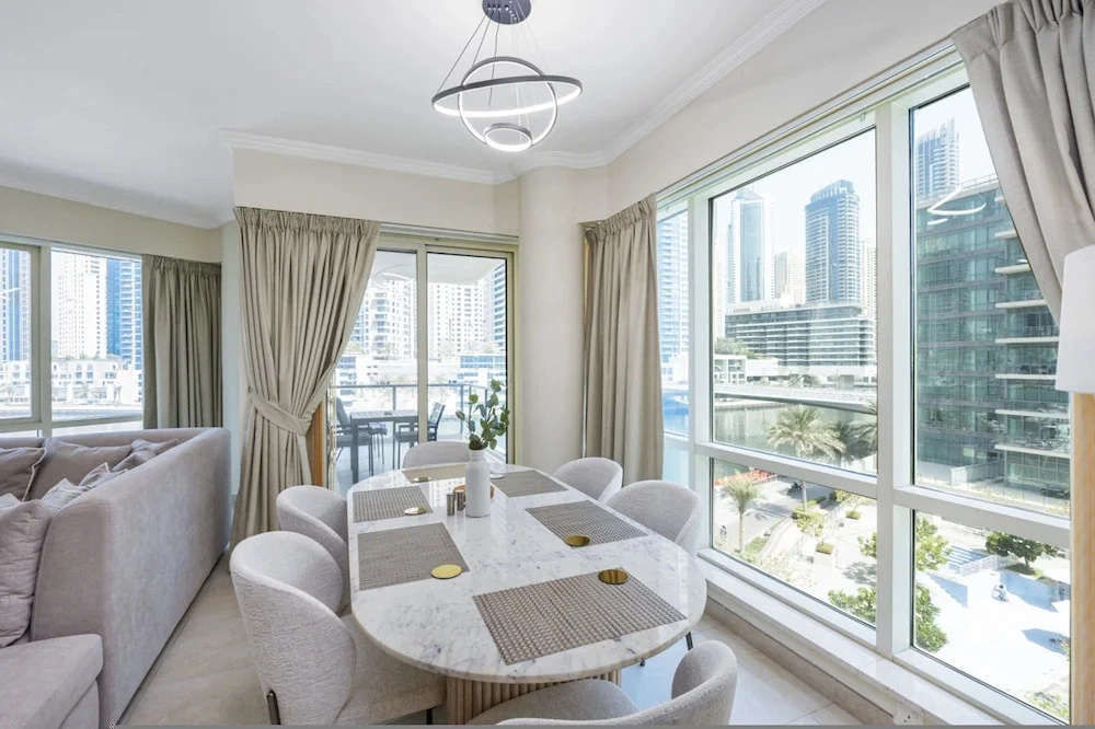 Luxurious Waterfront Stay at Al Majara Dubai Marina