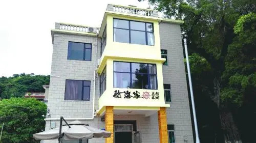 West Bay Navigator Pirate Theme Inn