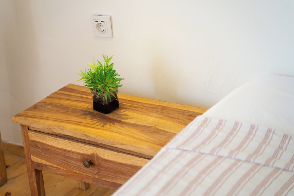 Lilium Rooms