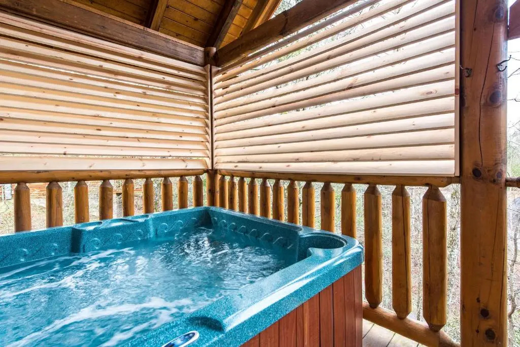 Secret Romance, 2 Bedrooms, Sleeps 8, Pool Table, Hot Tub, Arcade