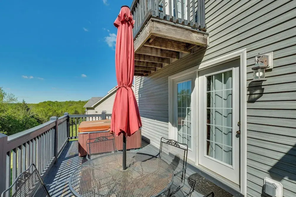 Taylorsville Lake Cottage Rental w/ Hot Tub