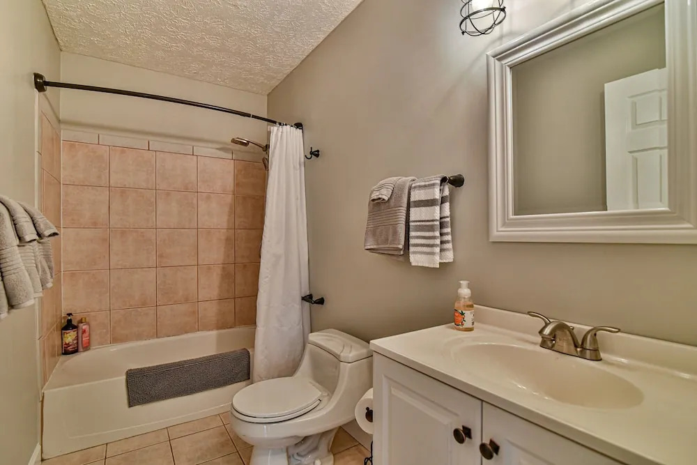 2 BR apt near Mtn to Sea Hiking Trail