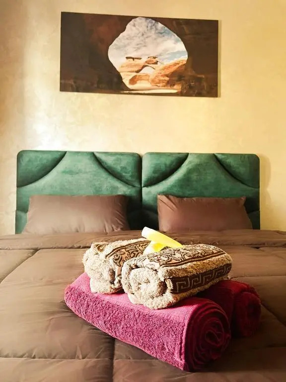 Sandra Hotel