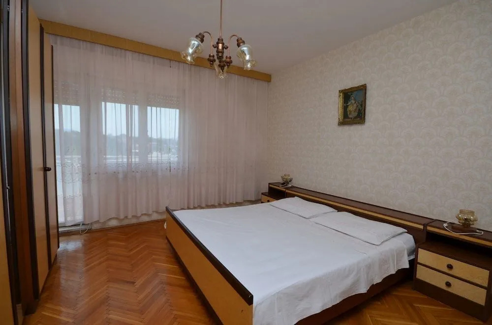 Apartment Frane