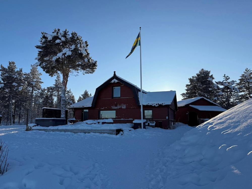Camp Caroli Wooden Cabins