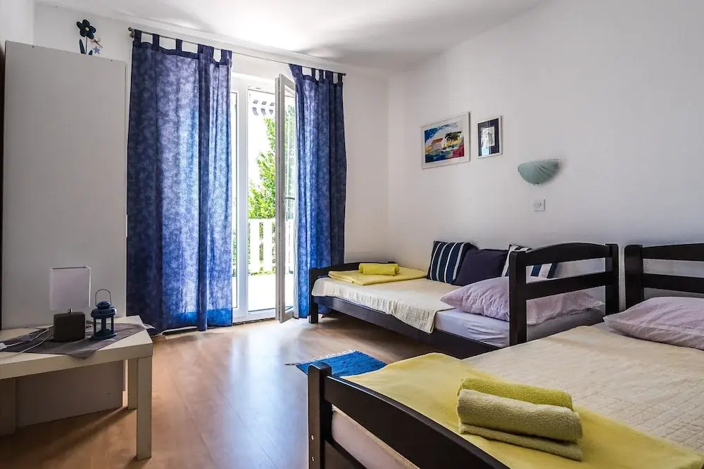 Apartment in Seline With Garden