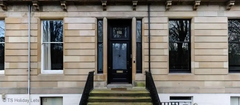 7 Crown Gardens