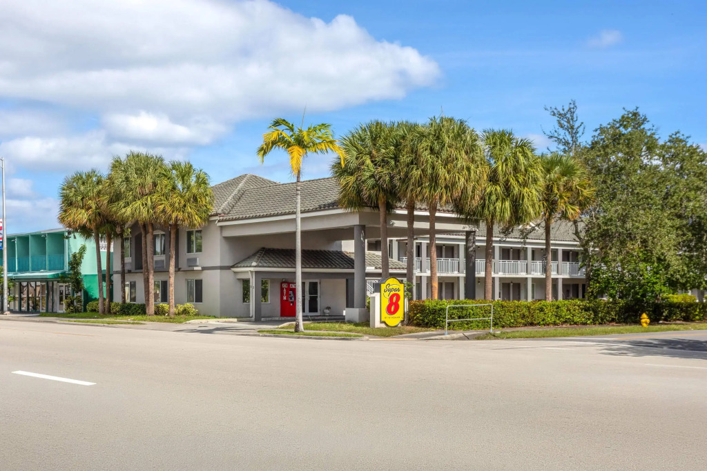 Super 8 Motel by Wyndham near Fort Lauderdale Arpt