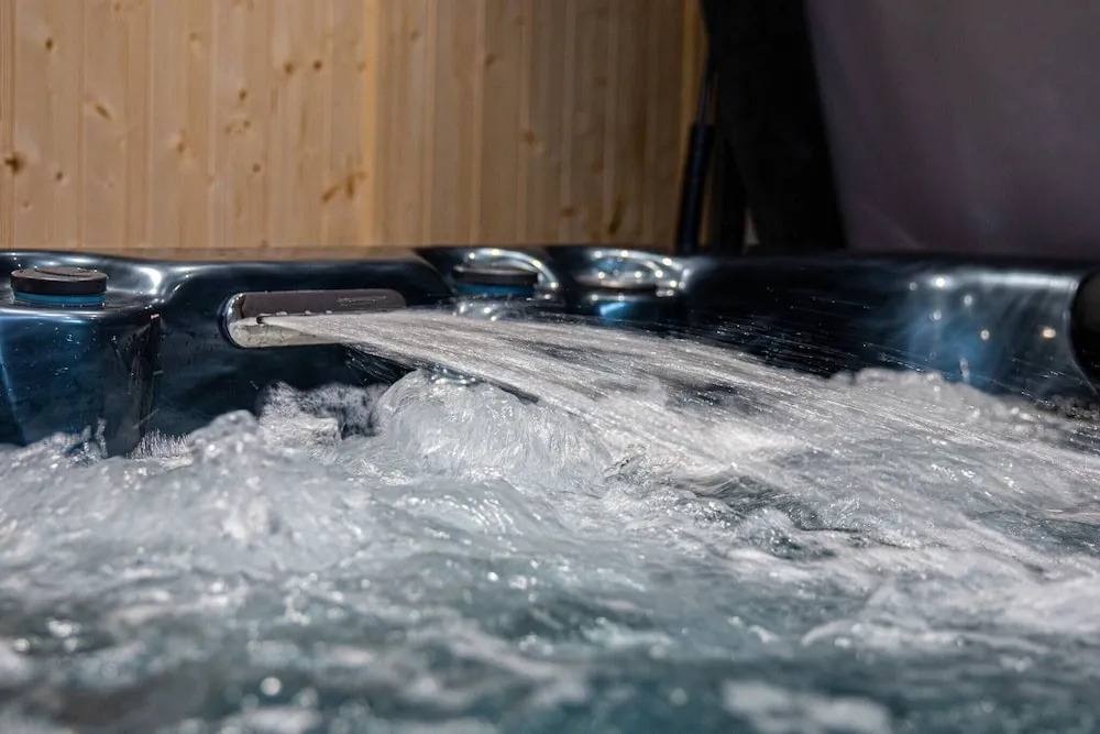 Private Hot Tub, Sauna, Ice Bath Gym Apartment