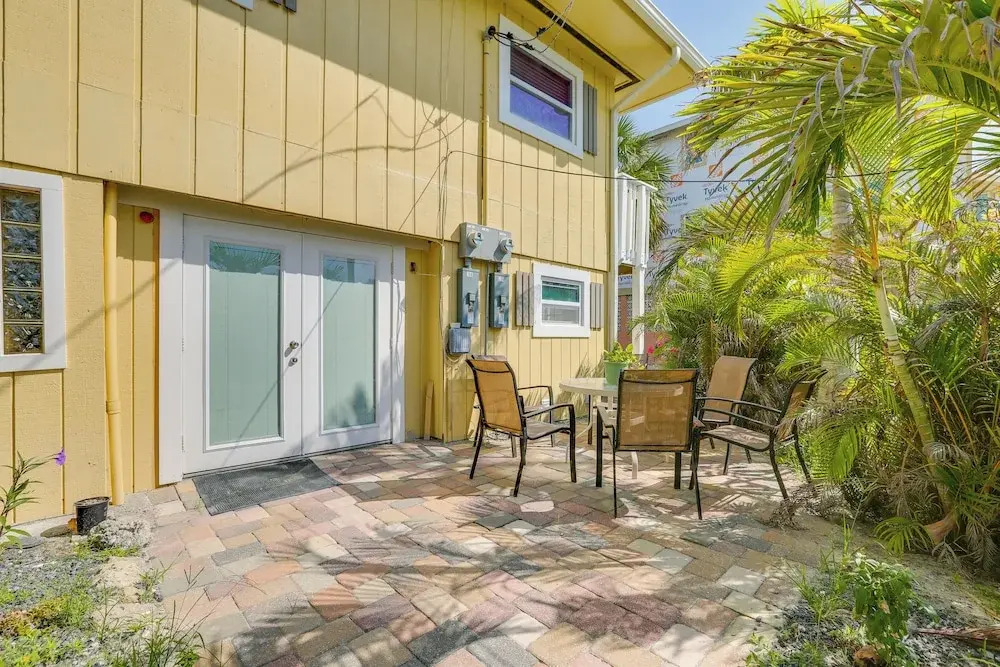 Dog-friendly Getaway: Steps to Fort Myers Beach!