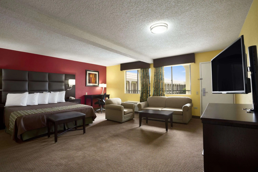 Days Inn by Wyndham Dallas Irving
