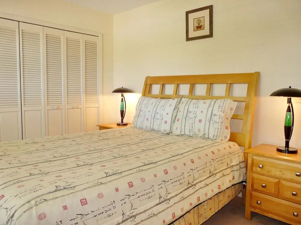 Pet-friendly home with southern exposure and pool