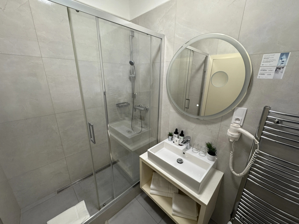 LH Hotel Golden Wheel