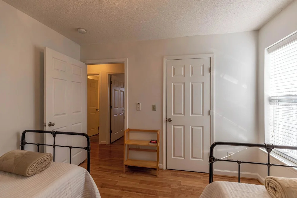 Seven Devils Sunrise - Updated Home With Mountain Views, gas Firetable, & Game Room