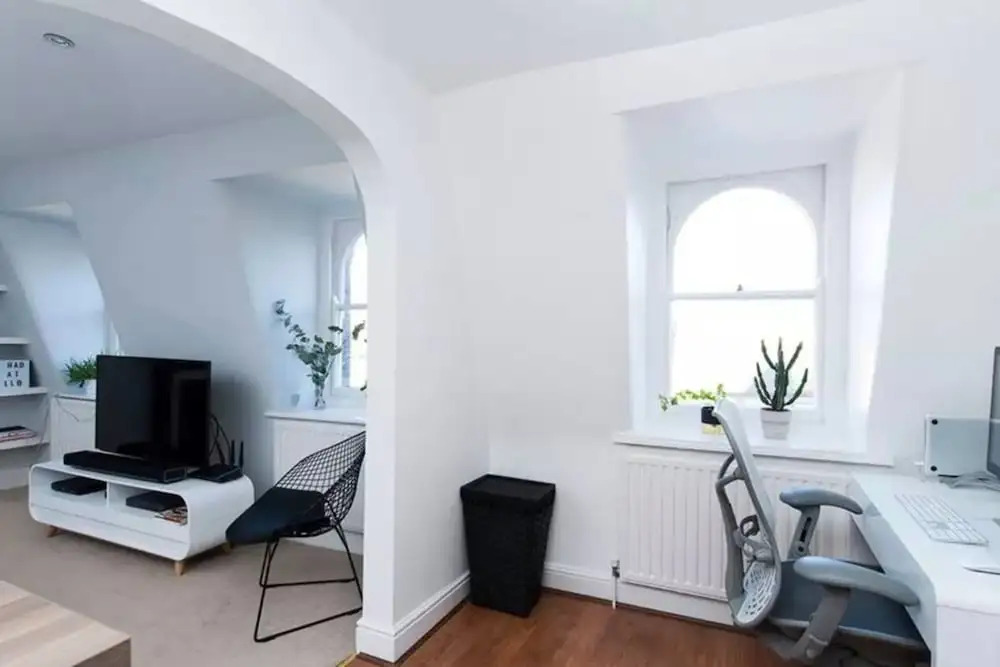 1 Bedroom Apartment In Vibrant Putney