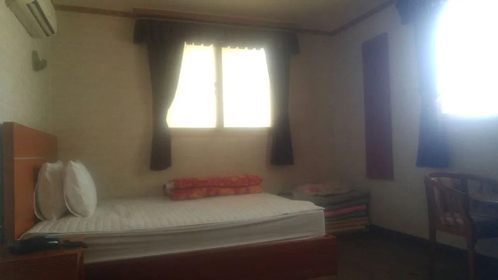 Samcheonpo Grand Motel