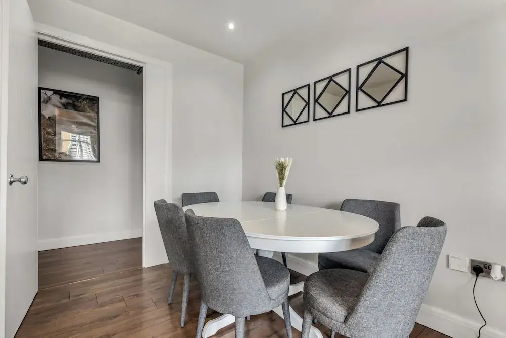 Three Bedroom Apartment in City Reach