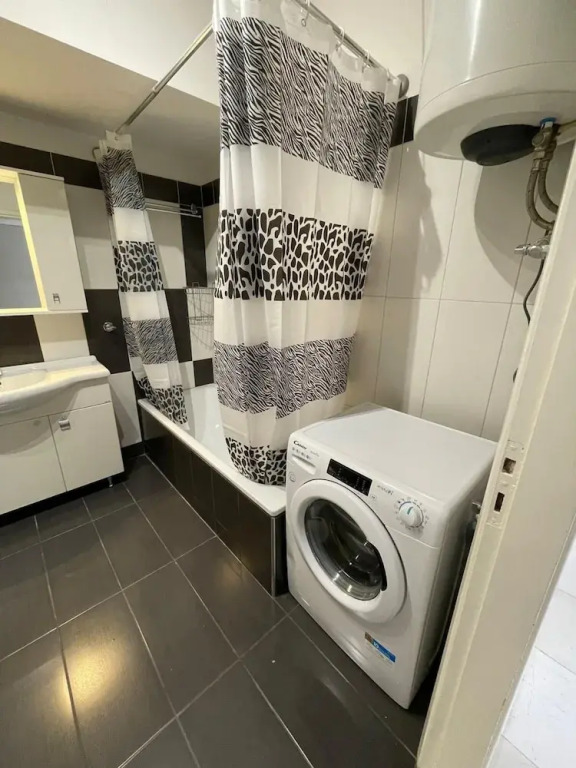 Charming Apartment - At085