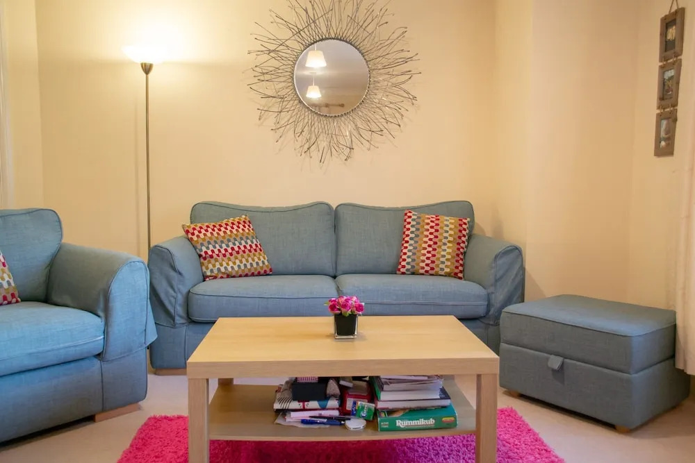 Bright 2 Bedroom Flat With Parking in Oxford