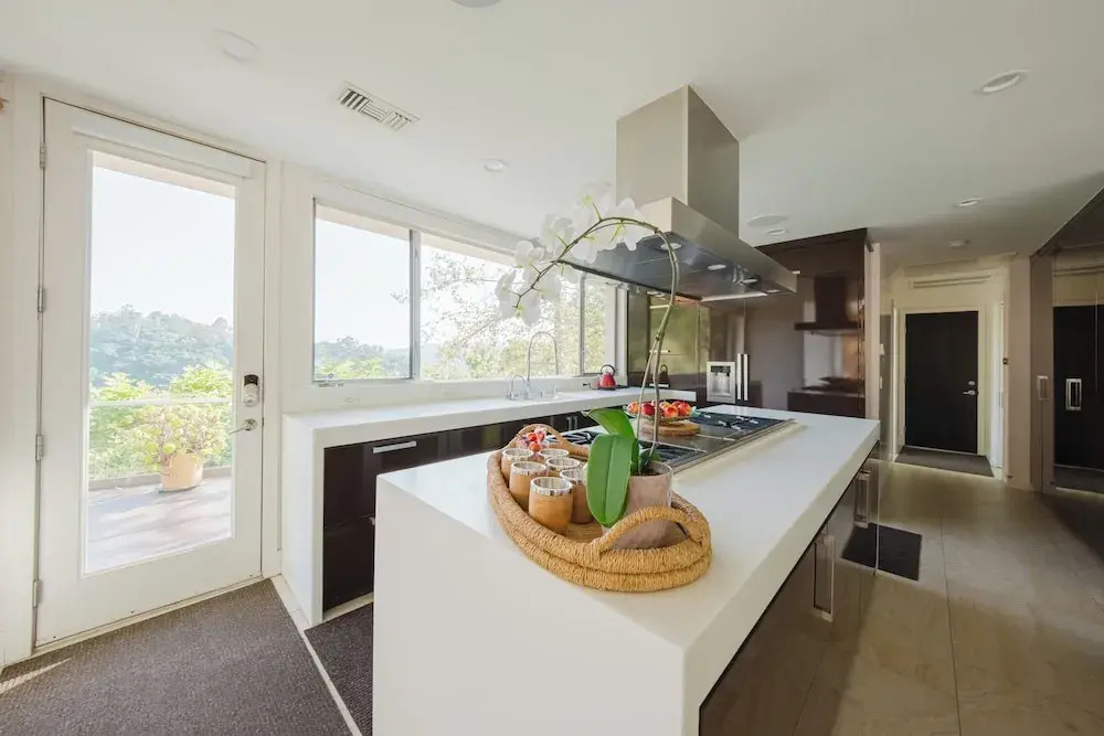 Zen Estate - Luxurious 5BR Beverly Hills Sanctuary With Pool & Canyon Views