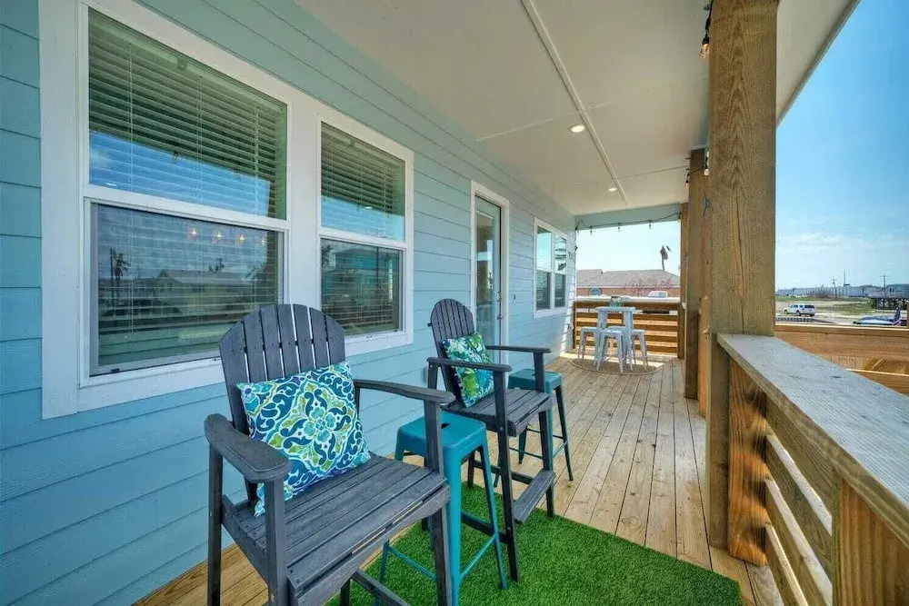 Sleeps 22! 2 Homes Priv Pool, Putting Green, Bar, Deck, Prime Port A Location