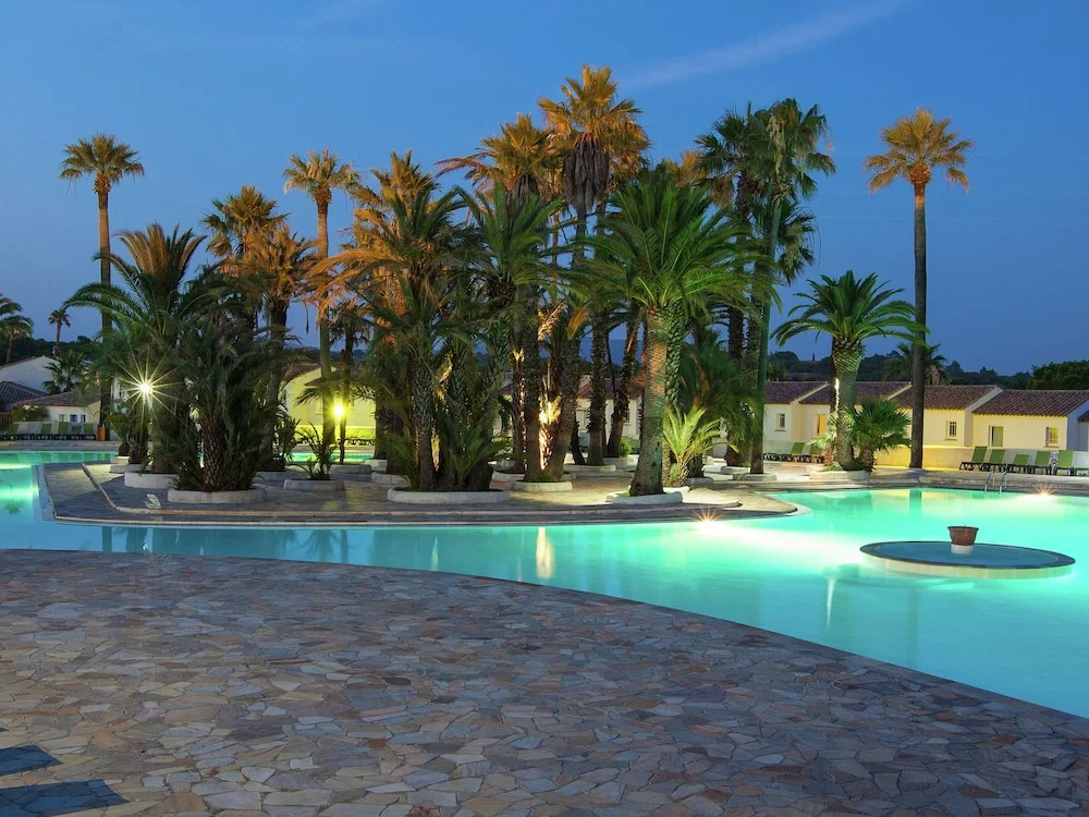 Well-kept Bungalow With Combi-microwave, Beach at 5 km