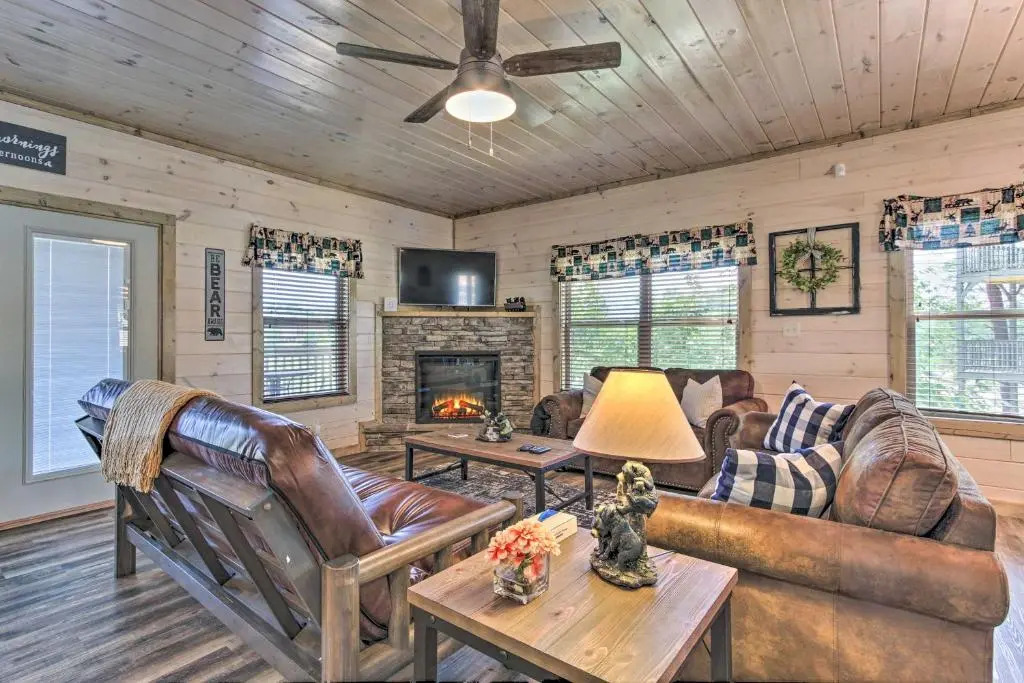 'Madison Bear Garden' 7Bdr w/Hot Tub + Pool Access