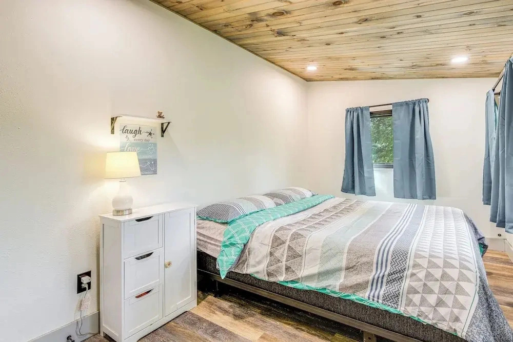 Dandridge Home on Douglas Lake w/ Hot Tub & Dock