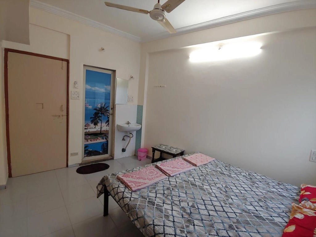 Ambai Deluxe Lodge
