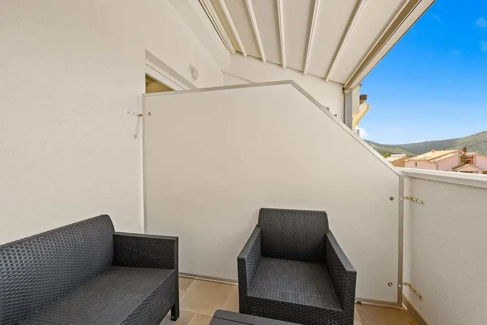 Enchanting Summer Apartment With Sea View
