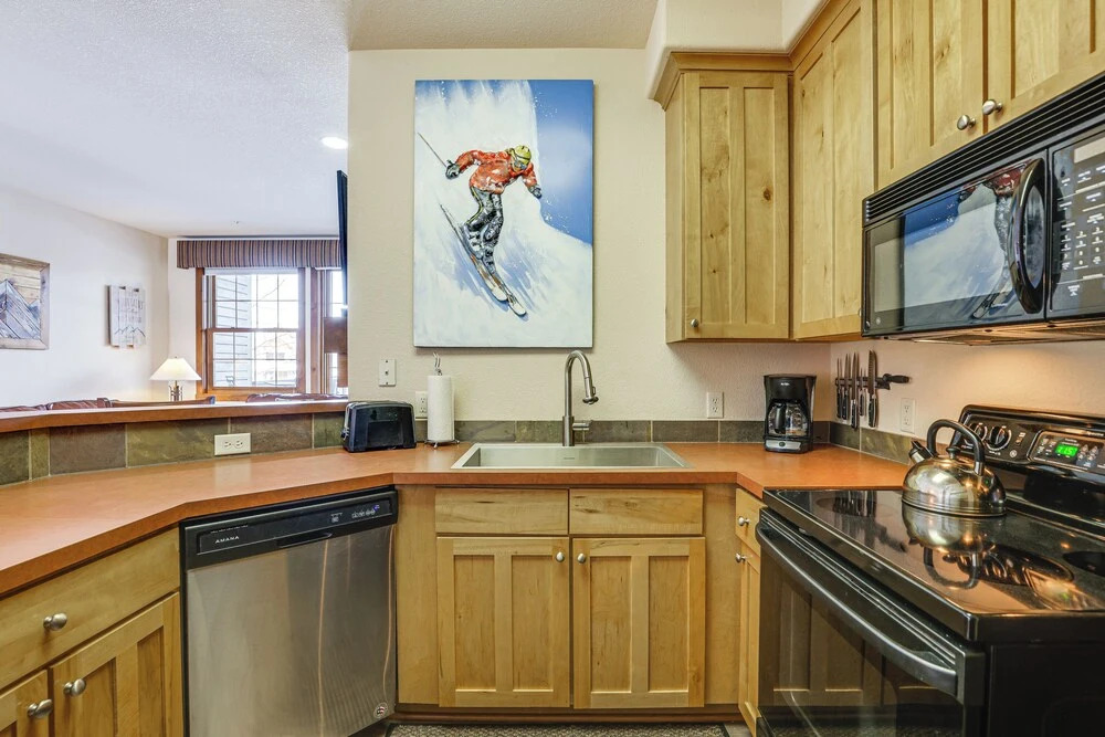 Ski-in/ski-out Granby Ranch Condo w/ Pool Access