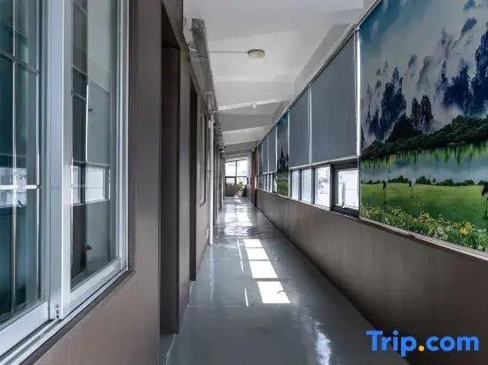 Zhanjiang Yuexin Hotel (Lingnan Normal University Branch, Zhanjiang Republic of China Style Street)