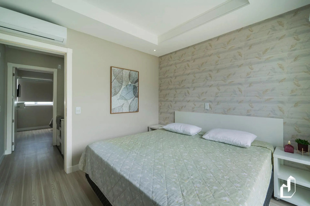 Duplex com piscina à beira mar e 03 suítes