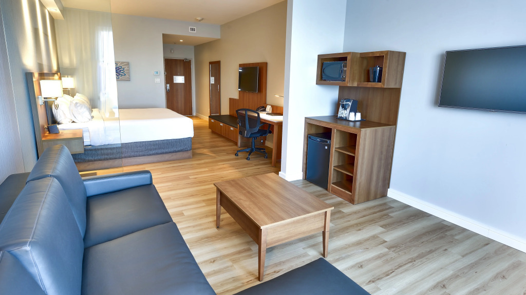 Holiday Inn Express & Suites Vaudreuil-Dorion by IHG